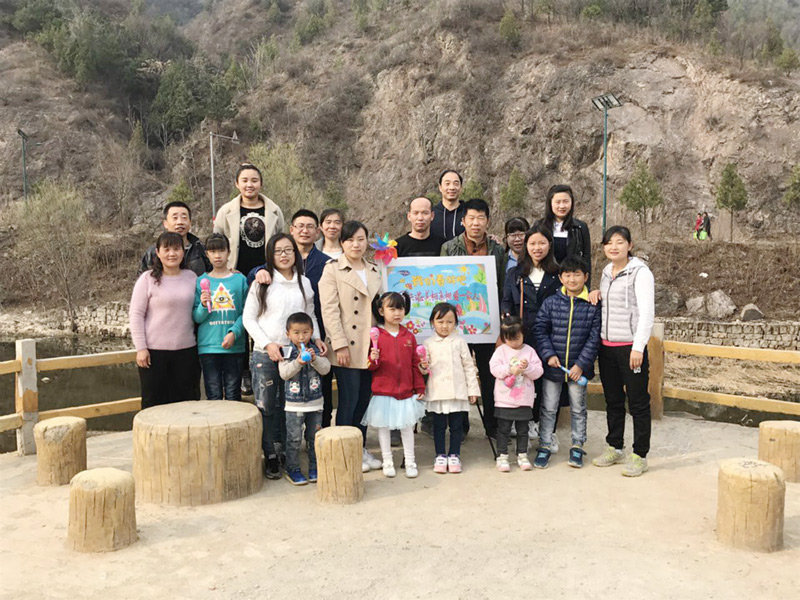 紙罐定制廠家軍興溢美相親相愛一家人古北水鎮春游啦